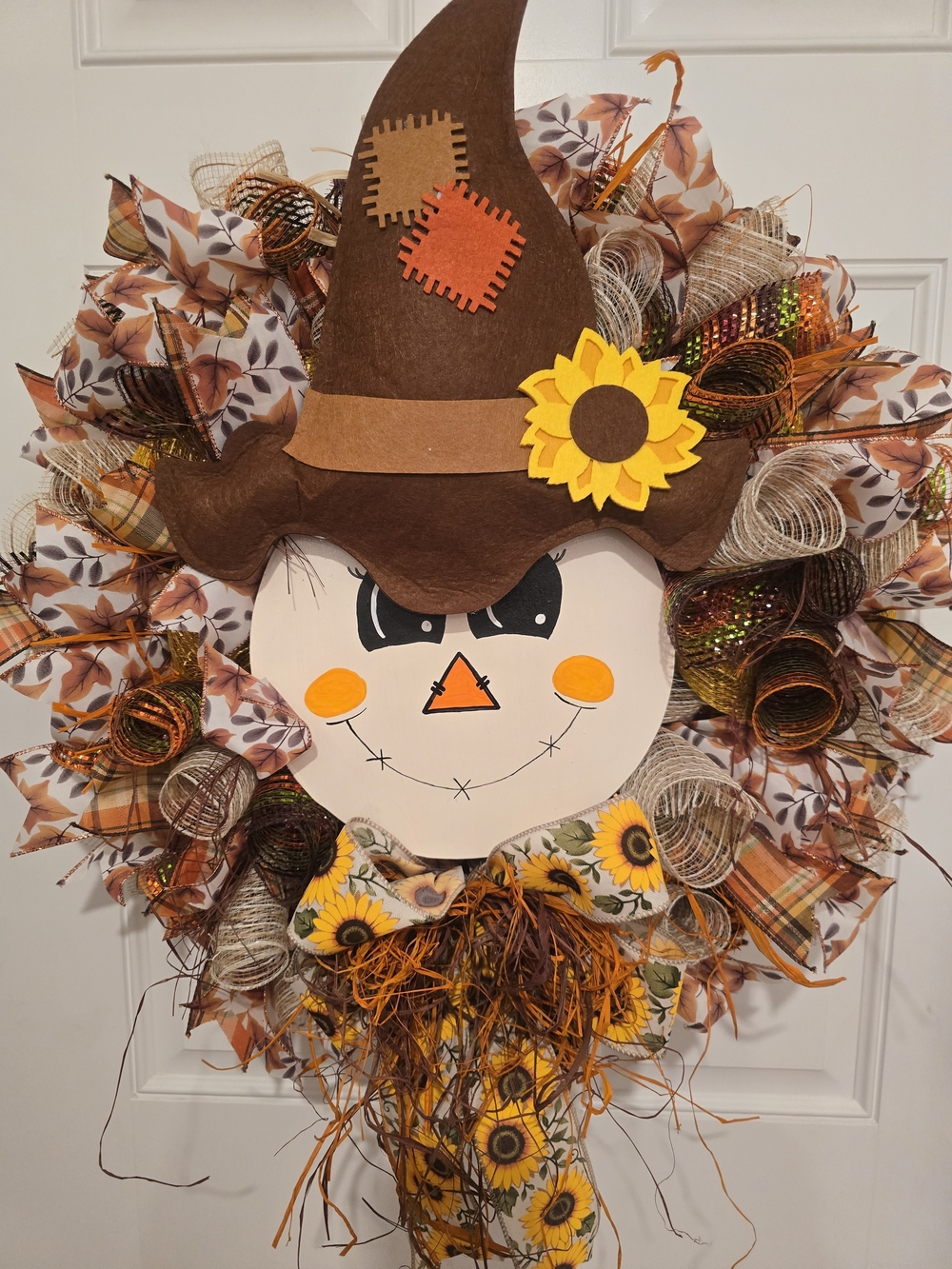 W174 – Fall Scarecrow Sunflower Wreath
Handmade Fall wreath featuring an adorabl